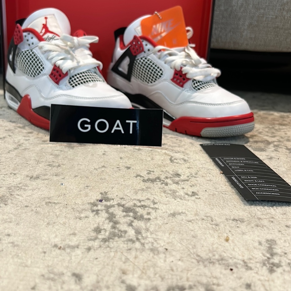 Jordan 4 Fire Reds